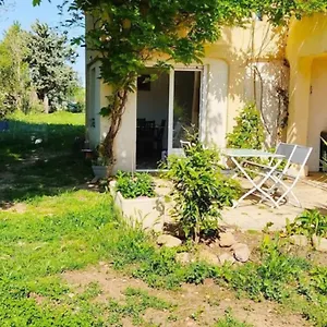 Appartement Joli D'entressen Dans Mas En Campagne Avec Piscine Jeux D'extérieurs Pour Enfants Terrain De Pétanque, Entressen