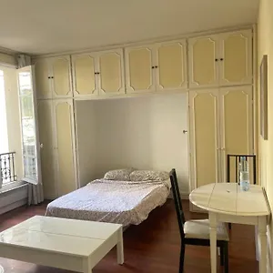https://charmant-appartement-vaugirard.fr-paris.fr
