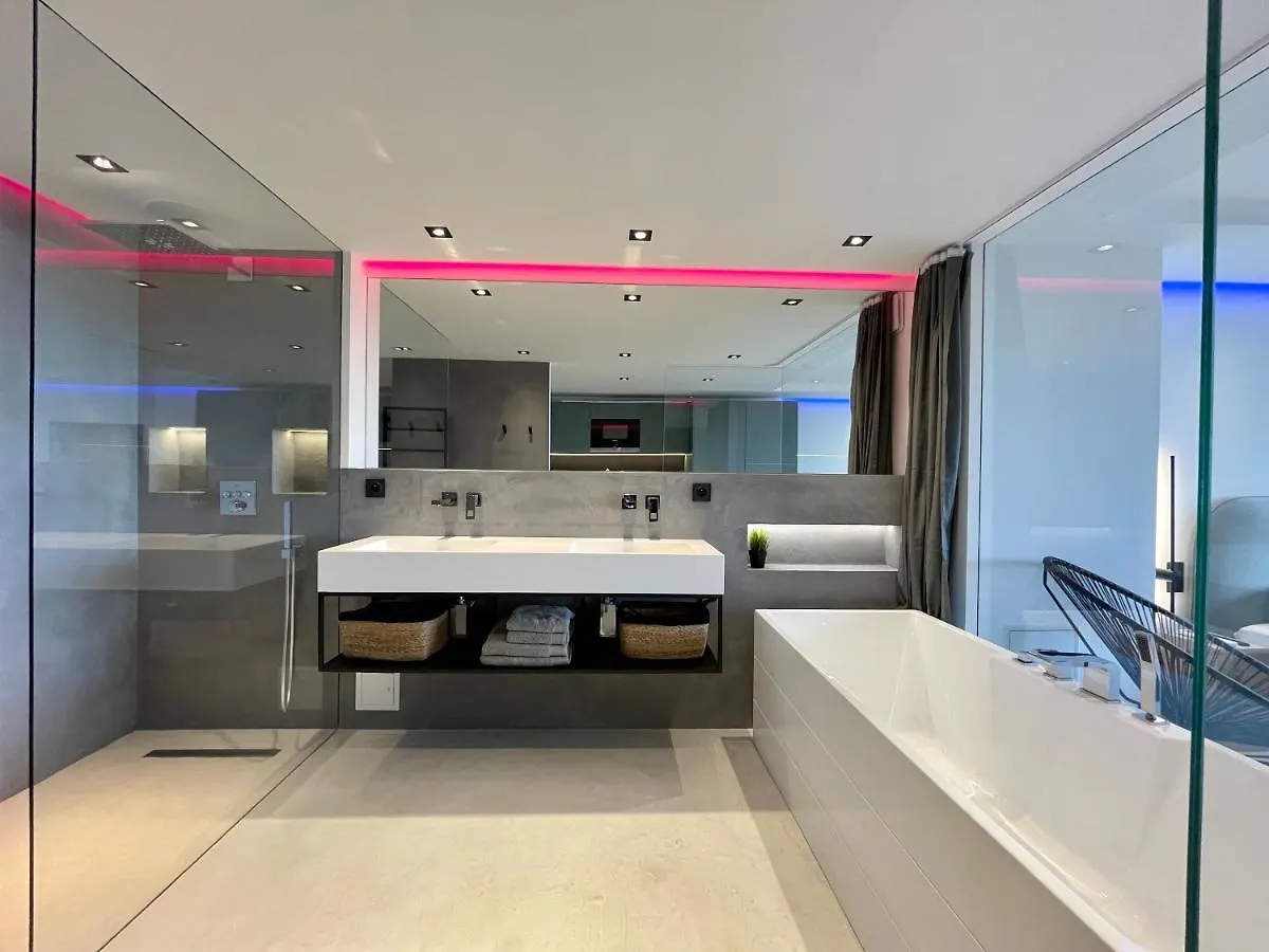 Appartement neuf climatisé - vue mer Saint-Tropez - 50m plage et port - piscine Gassin 0*,  France