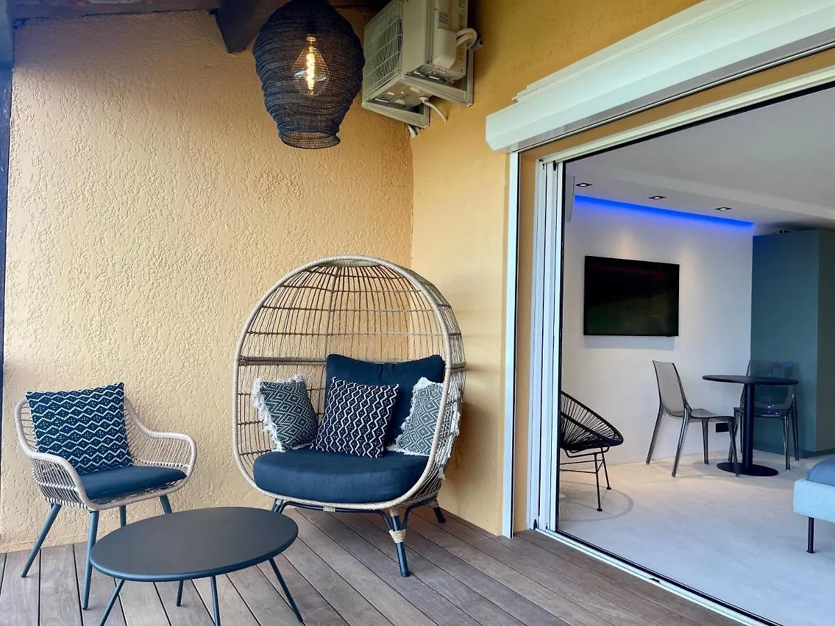Appartement neuf climatisé - vue mer Saint-Tropez - 50m plage et port - piscine Gassin 0*,  France