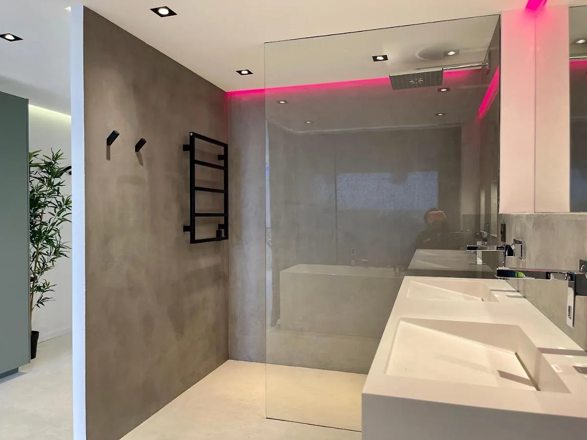 Appartement neuf climatisé - vue mer Saint-Tropez - 50m plage et port - piscine Gassin